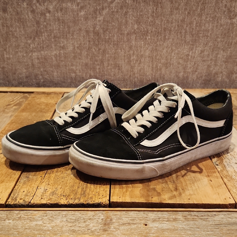Vans Men's Classic Black and White Sneakers